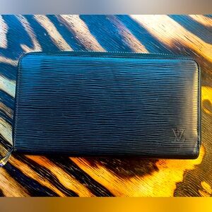 Authentic BEAUTIFUL Louis Vuitton Epi Zippy Organizer Long Wallet